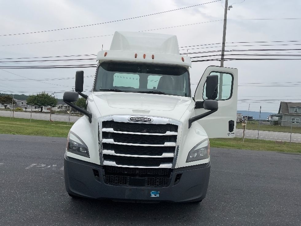 Day Cab Tractor-Heavy Duty Tractors-Freightliner-2018-T12664ST-Carlisle-PA-423,123\n\t\tmiles-$ 46,000 - Image 2