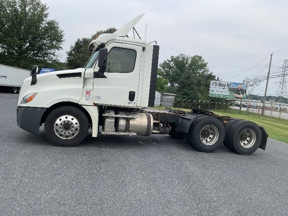 Day Cab Tractor-Heavy Duty Tractors-Freightliner-2018-T12664ST-Carlisle-PA-423,123\n\t\tmiles-$ 46,000 - Image 4