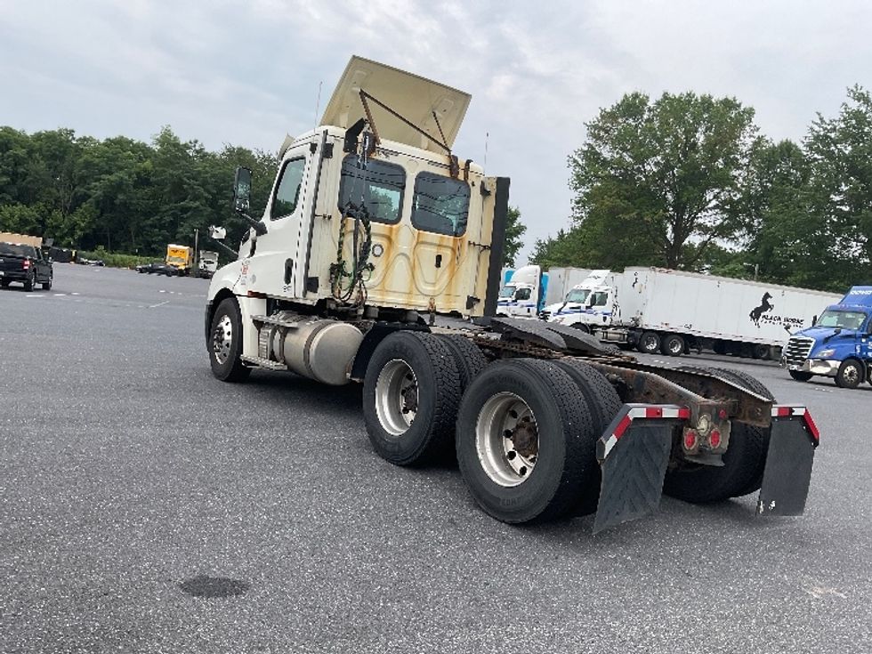 Day Cab Tractor-Heavy Duty Tractors-Freightliner-2018-T12664ST-Carlisle-PA-423,123\n\t\tmiles-$ 46,000 - Image 5