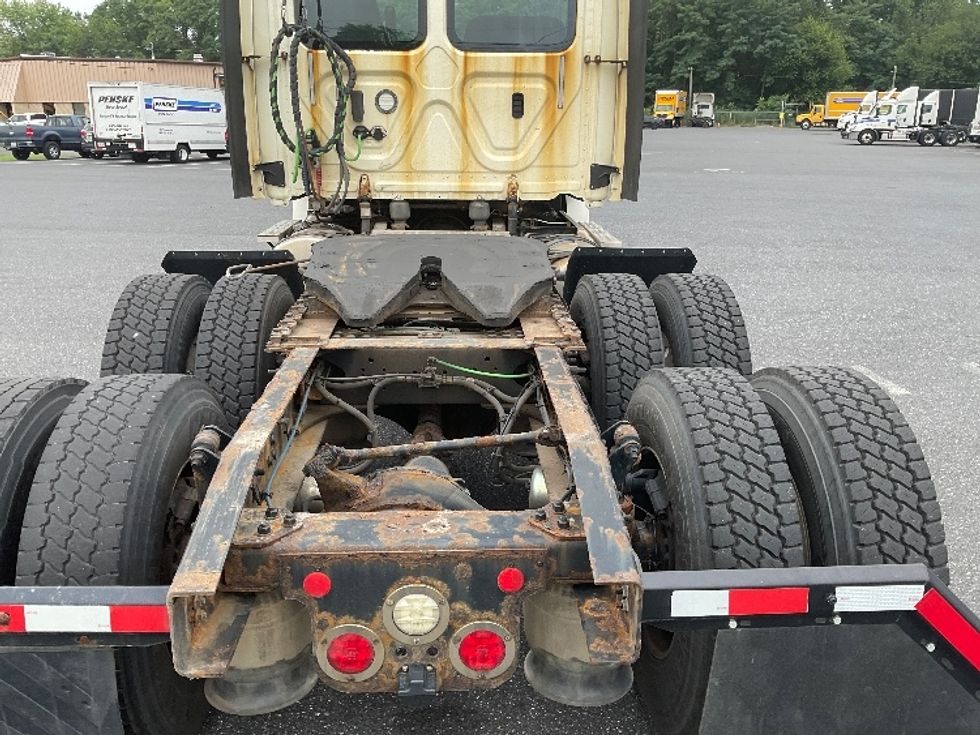 Day Cab Tractor-Heavy Duty Tractors-Freightliner-2018-T12664ST-Carlisle-PA-423,123\n\t\tmiles-$ 46,000 - Image 6