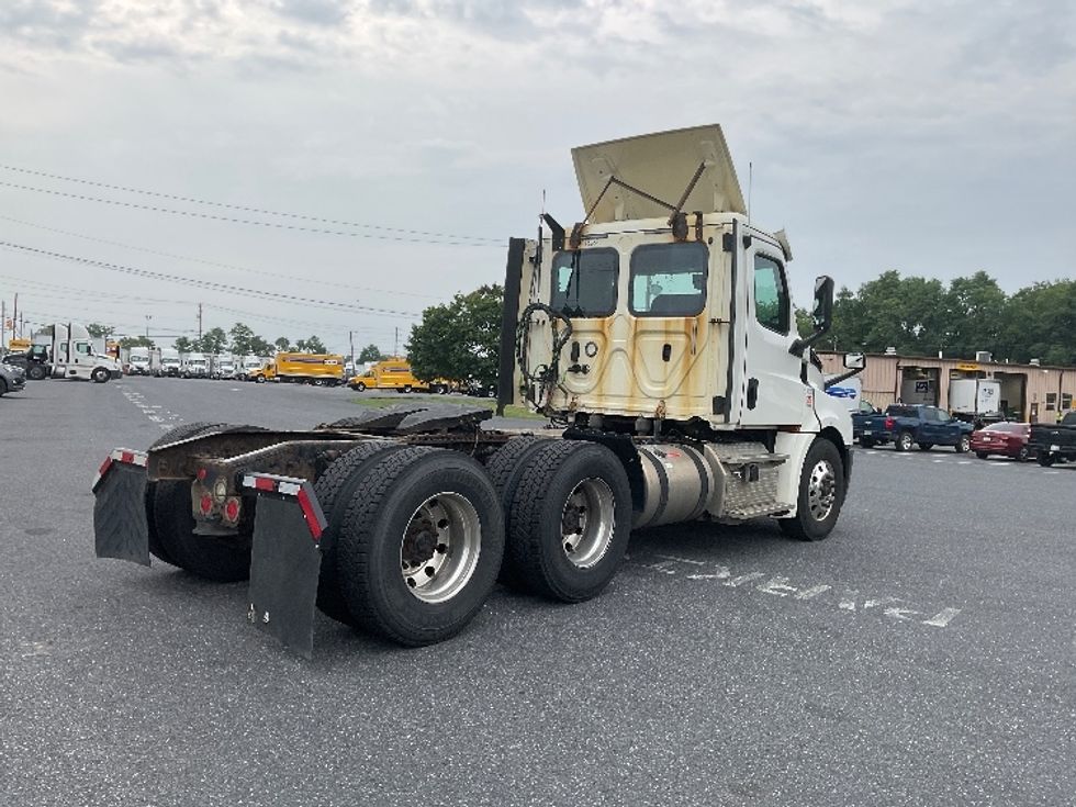 Day Cab Tractor-Heavy Duty Tractors-Freightliner-2018-T12664ST-Carlisle-PA-423,123\n\t\tmiles-$ 46,000 - Image 7