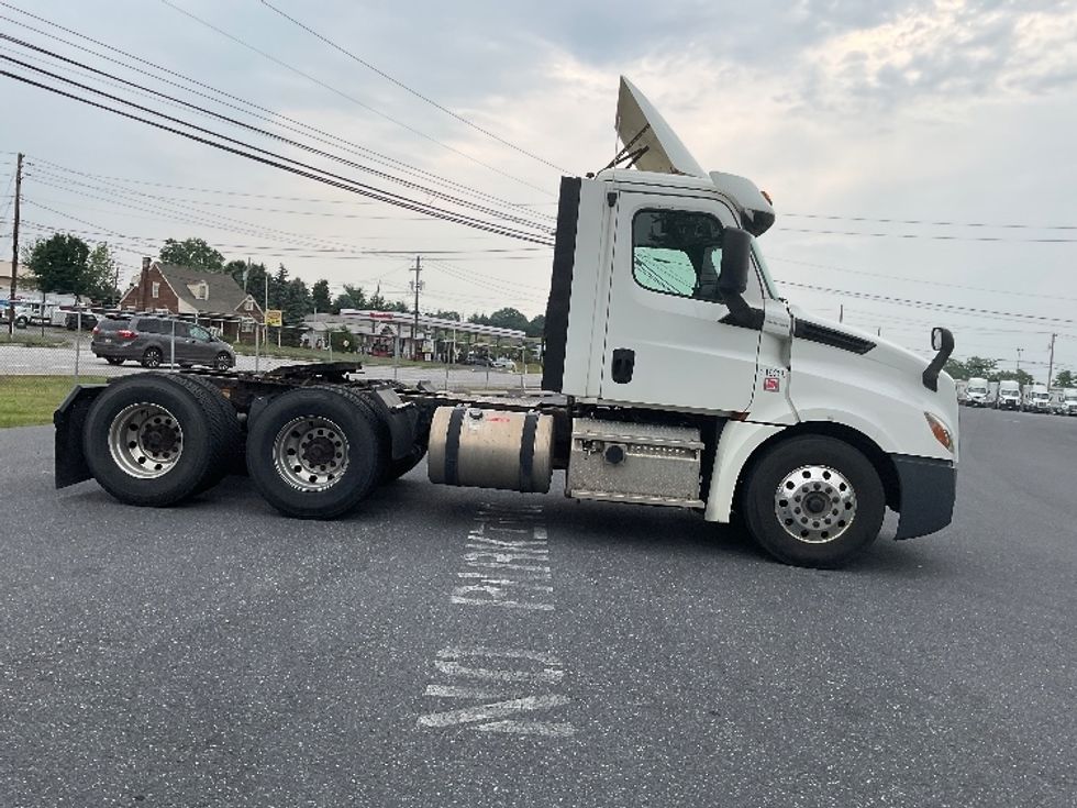 Day Cab Tractor-Heavy Duty Tractors-Freightliner-2018-T12664ST-Carlisle-PA-423,123\n\t\tmiles-$ 46,000 - Image 8