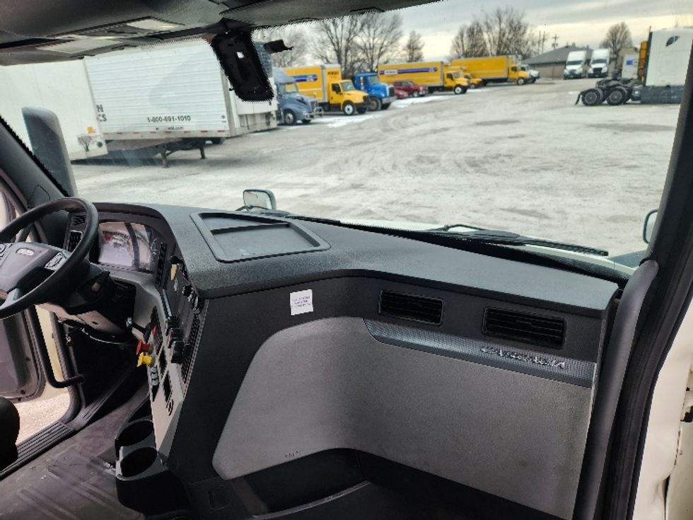 Day Cab Tractor-Heavy Duty Tractors-Freightliner-2018-T12664ST-Carthage-MO-438,371\n\t\tmiles-$ 45,500 - Image 12