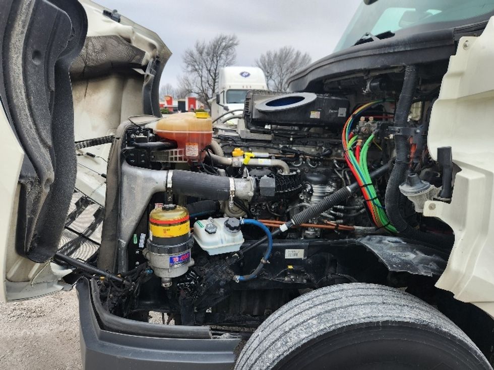 Day Cab Tractor-Heavy Duty Tractors-Freightliner-2018-T12664ST-Carthage-MO-438,371\n\t\tmiles-$ 45,500 - Image 15