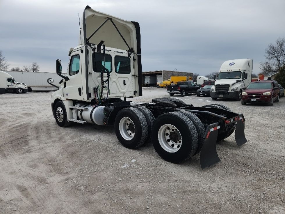 Day Cab Tractor-Heavy Duty Tractors-Freightliner-2018-T12664ST-Carthage-MO-438,371\n\t\tmiles-$ 45,500 - Image 4