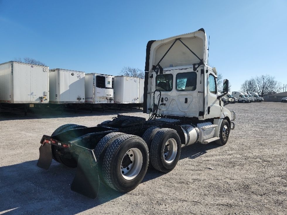 Day Cab Tractor-Heavy Duty Tractors-Freightliner-2018-T12664ST-Carthage-MO-565,999\n\t\tmiles-$ 42,250 - Image 7