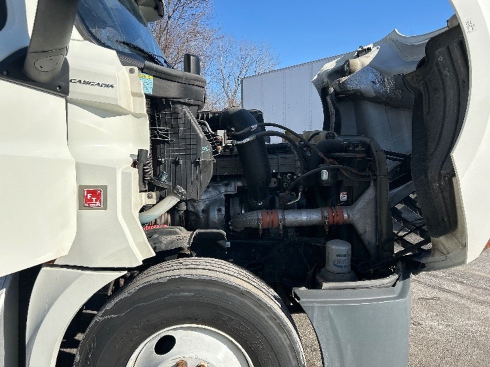 Day Cab Tractor-Heavy Duty Tractors-Freightliner-2018-T12664ST-Chicago (Chicago Ridge)-IL-428,036\n\t\tmiles-$ 45,750 - Image 15