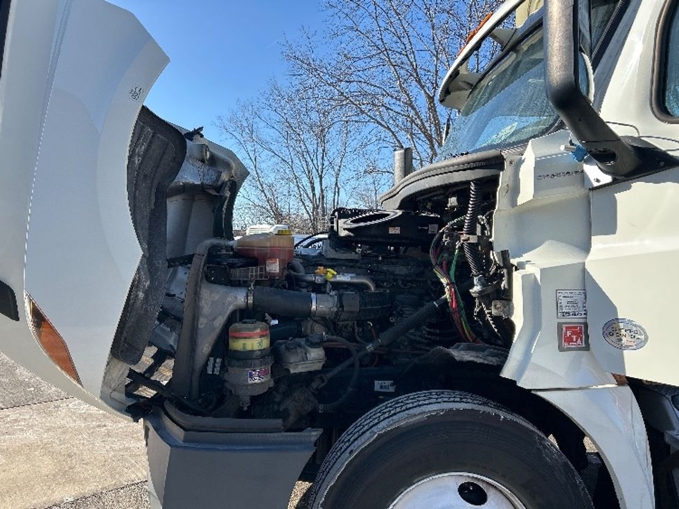 Day Cab Tractor-Heavy Duty Tractors-Freightliner-2018-T12664ST-Chicago (Chicago Ridge)-IL-428,036\n\t\tmiles-$ 45,750 - Image 16