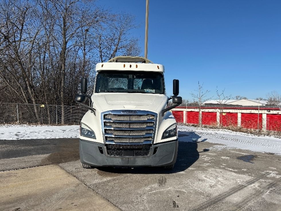 Day Cab Tractor-Heavy Duty Tractors-Freightliner-2018-T12664ST-Chicago (Chicago Ridge)-IL-428,036\n\t\tmiles-$ 45,750 - Image 2