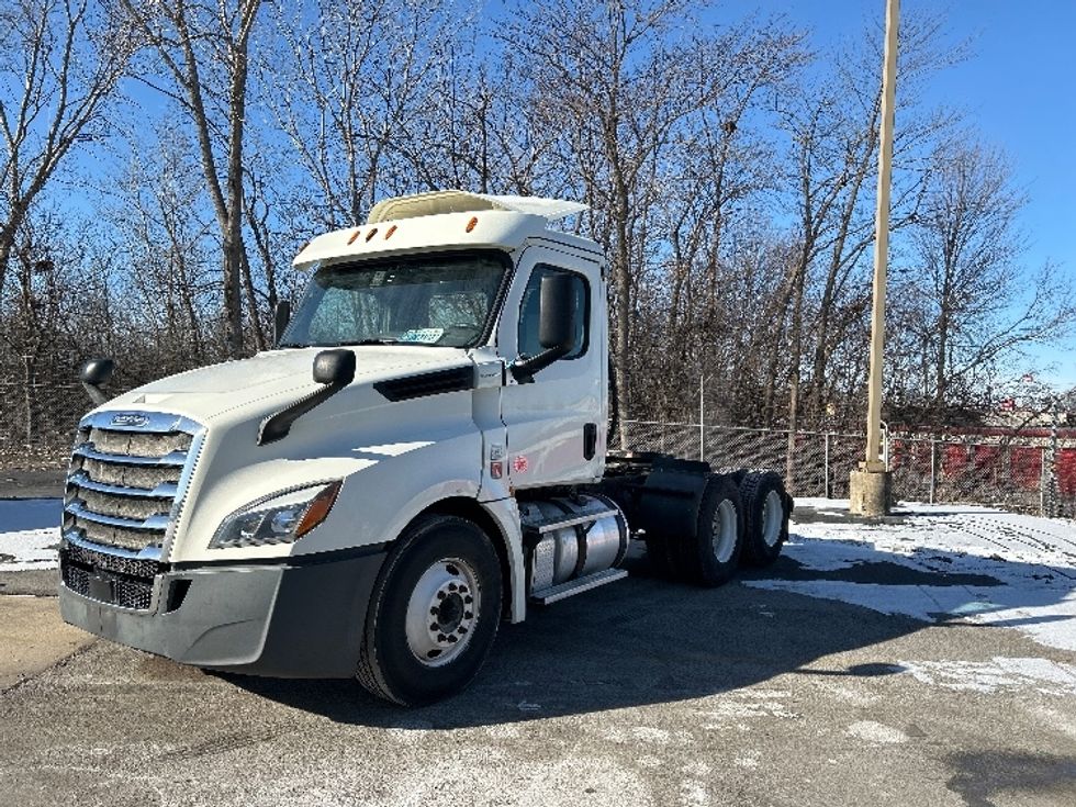 Day Cab Tractor-Heavy Duty Tractors-Freightliner-2018-T12664ST-Chicago (Chicago Ridge)-IL-428,036\n\t\tmiles-$ 45,750 - Image 3