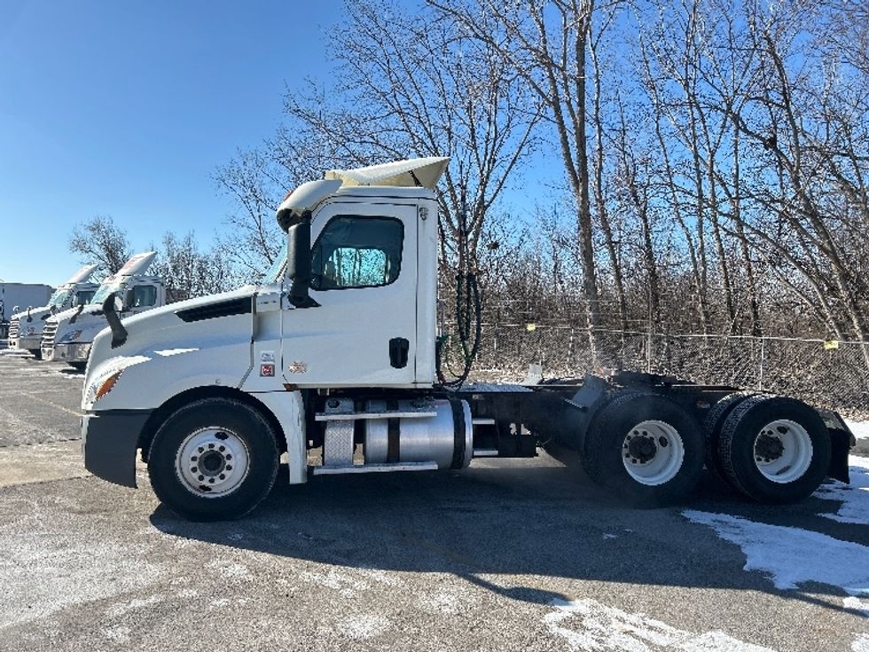 Day Cab Tractor-Heavy Duty Tractors-Freightliner-2018-T12664ST-Chicago (Chicago Ridge)-IL-428,036\n\t\tmiles-$ 45,750 - Image 4