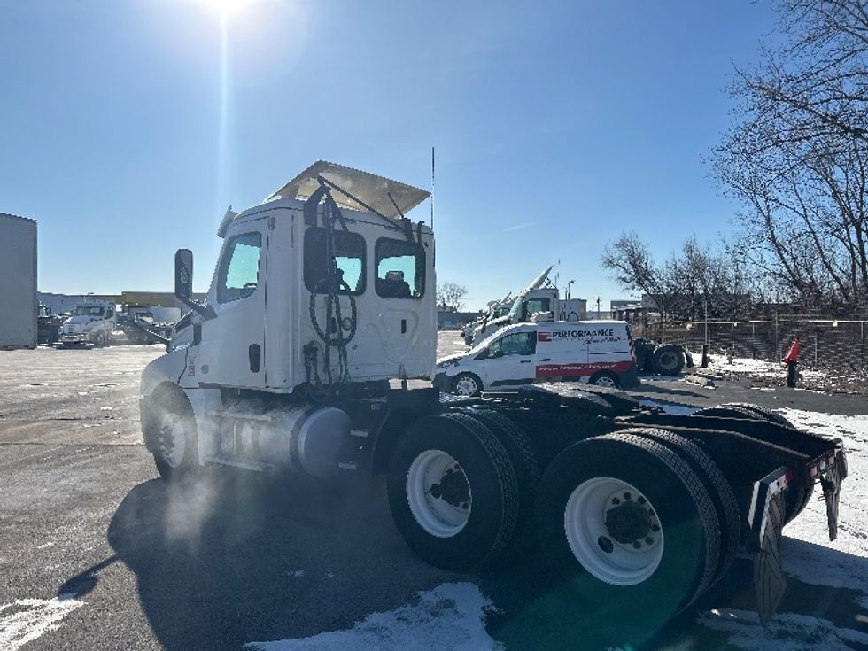 Day Cab Tractor-Heavy Duty Tractors-Freightliner-2018-T12664ST-Chicago (Chicago Ridge)-IL-428,036\n\t\tmiles-$ 45,750 - Image 5