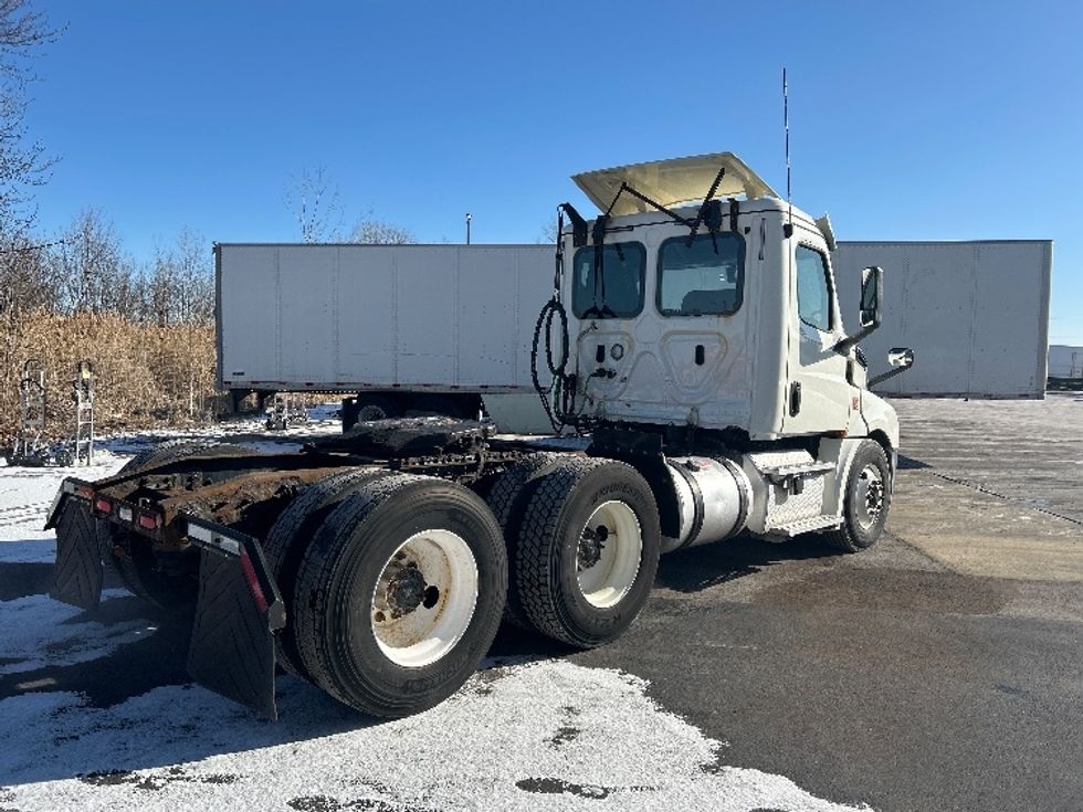 Day Cab Tractor-Heavy Duty Tractors-Freightliner-2018-T12664ST-Chicago (Chicago Ridge)-IL-428,036\n\t\tmiles-$ 45,750 - Image 7
