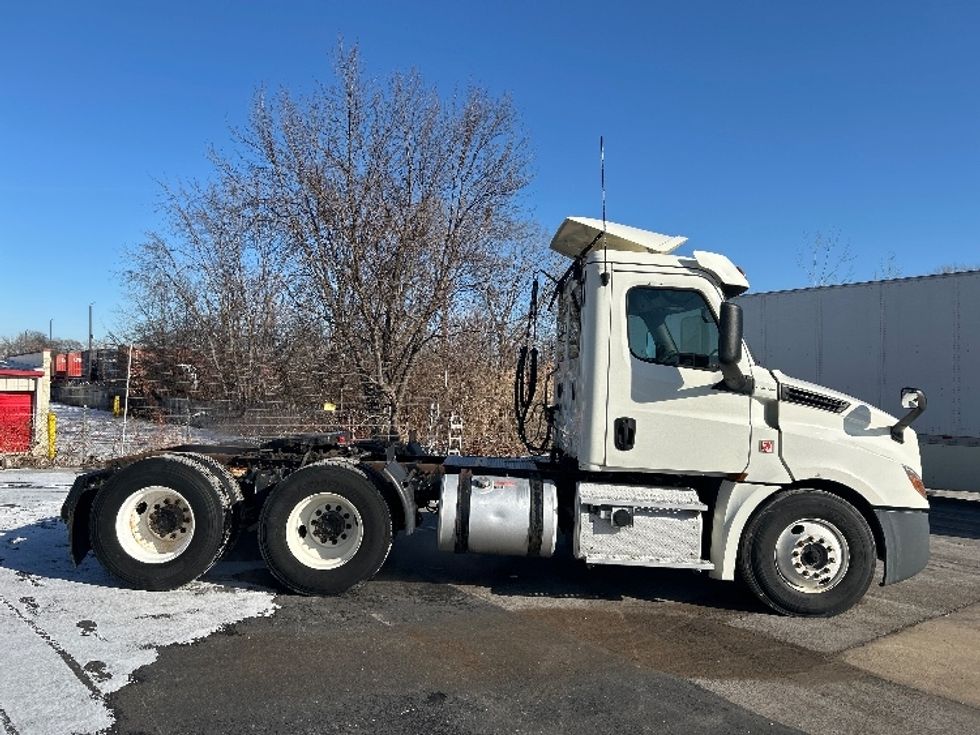 Day Cab Tractor-Heavy Duty Tractors-Freightliner-2018-T12664ST-Chicago (Chicago Ridge)-IL-428,036\n\t\tmiles-$ 45,750 - Image 8