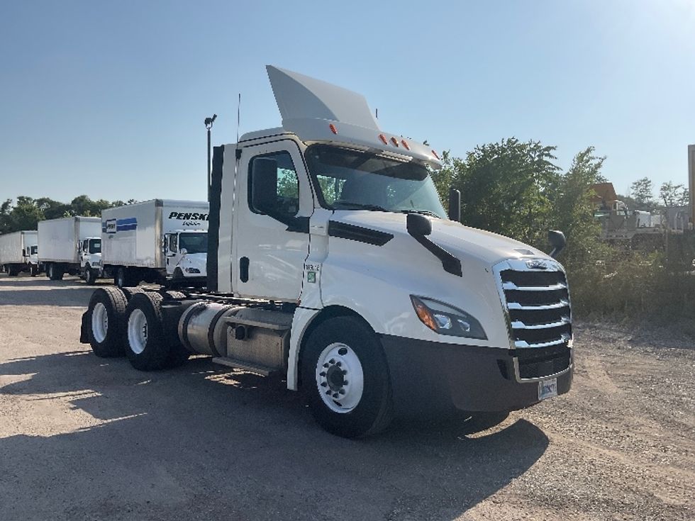 Day Cab Tractor-Heavy Duty Tractors-Freightliner-2018-T12664ST-Chicago (Melrose Park)-IL-340,200\n\t\tmiles-$ 48,750 - Image 1