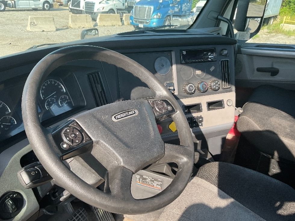 Day Cab Tractor-Heavy Duty Tractors-Freightliner-2018-T12664ST-Chicago (Melrose Park)-IL-340,200\n\t\tmiles-$ 48,750 - Image 10