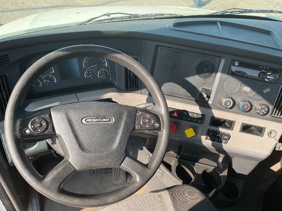 Day Cab Tractor-Heavy Duty Tractors-Freightliner-2018-T12664ST-Chicago (Melrose Park)-IL-340,200\n\t\tmiles-$ 48,750 - Image 11