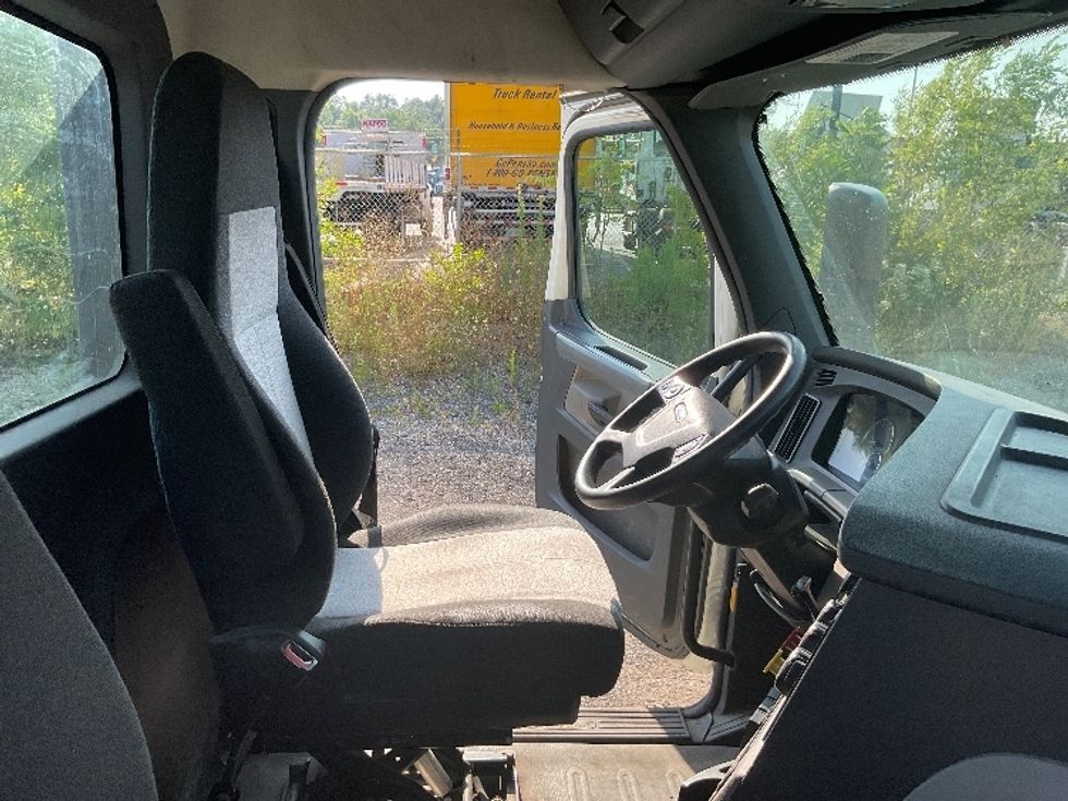 Day Cab Tractor-Heavy Duty Tractors-Freightliner-2018-T12664ST-Chicago (Melrose Park)-IL-340,200\n\t\tmiles-$ 48,750 - Image 14