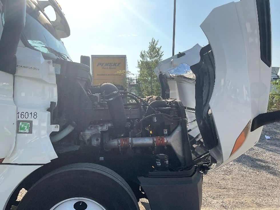 Day Cab Tractor-Heavy Duty Tractors-Freightliner-2018-T12664ST-Chicago (Melrose Park)-IL-340,200\n\t\tmiles-$ 48,750 - Image 15