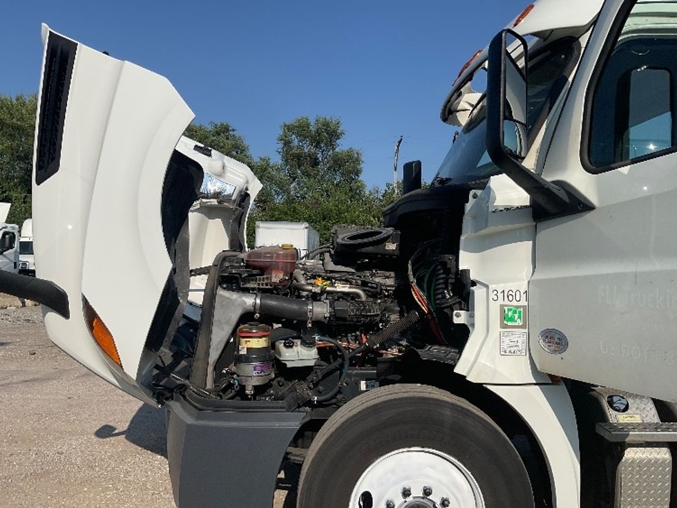 Day Cab Tractor-Heavy Duty Tractors-Freightliner-2018-T12664ST-Chicago (Melrose Park)-IL-340,200\n\t\tmiles-$ 48,750 - Image 16
