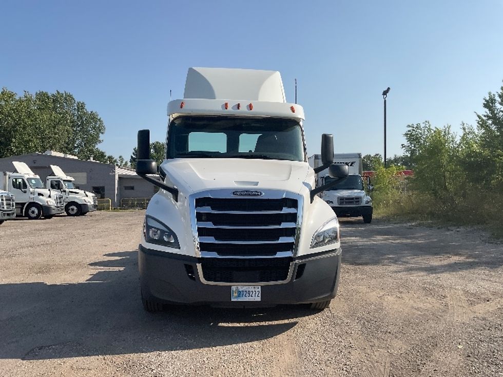 Day Cab Tractor-Heavy Duty Tractors-Freightliner-2018-T12664ST-Chicago (Melrose Park)-IL-340,200\n\t\tmiles-$ 48,750 - Image 2