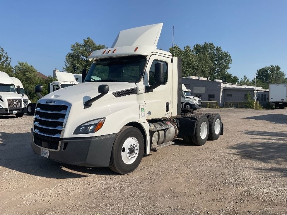 Day Cab Tractor-Heavy Duty Tractors-Freightliner-2018-T12664ST-Chicago (Melrose Park)-IL-340,200\n\t\tmiles-$ 48,750 - Image 3