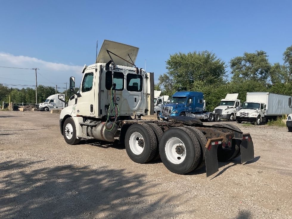 Day Cab Tractor-Heavy Duty Tractors-Freightliner-2018-T12664ST-Chicago (Melrose Park)-IL-340,200\n\t\tmiles-$ 48,750 - Image 5