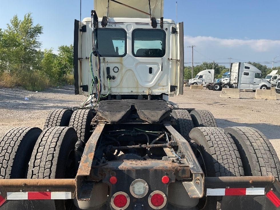 Day Cab Tractor-Heavy Duty Tractors-Freightliner-2018-T12664ST-Chicago (Melrose Park)-IL-340,200\n\t\tmiles-$ 48,750 - Image 6
