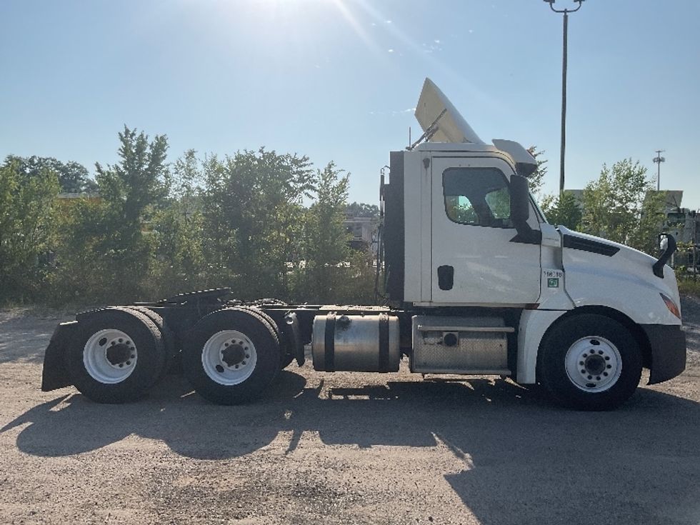 Day Cab Tractor-Heavy Duty Tractors-Freightliner-2018-T12664ST-Chicago (Melrose Park)-IL-340,200\n\t\tmiles-$ 48,750 - Image 8