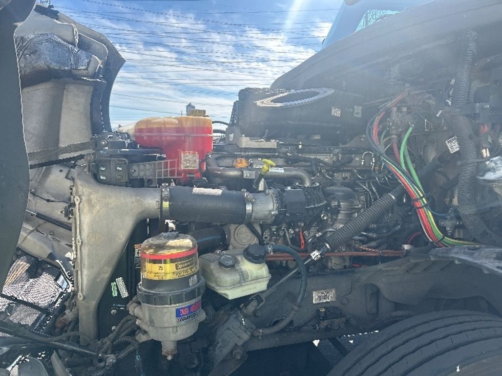 Day Cab Tractor-Heavy Duty Tractors-Freightliner-2018-T12664ST-Chino-CA-300,558\n\t\tmiles-$ 48,500 - Image 16