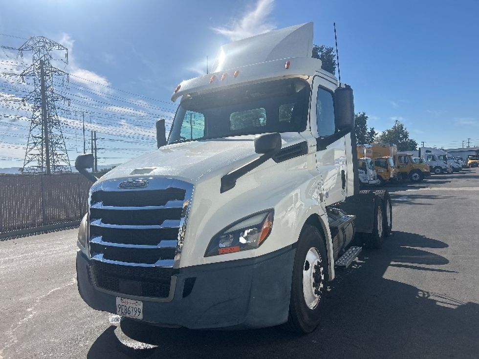 Day Cab Tractor-Heavy Duty Tractors-Freightliner-2018-T12664ST-Chino-CA-300,558\n\t\tmiles-$ 48,500 - Image 3