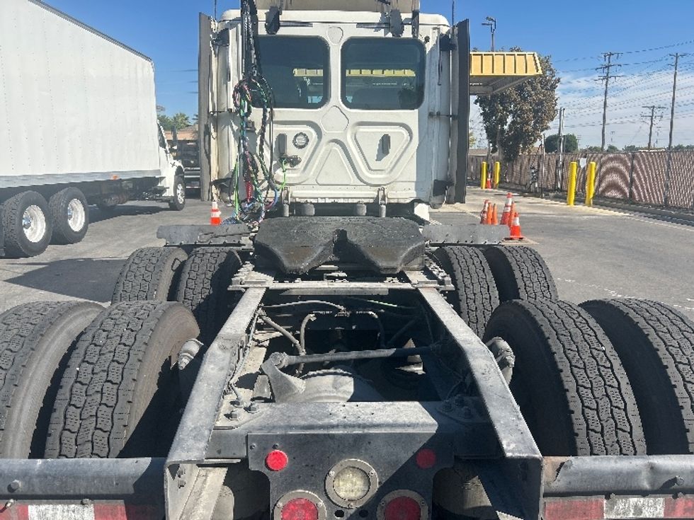 Day Cab Tractor-Heavy Duty Tractors-Freightliner-2018-T12664ST-Chino-CA-300,558\n\t\tmiles-$ 48,500 - Image 6
