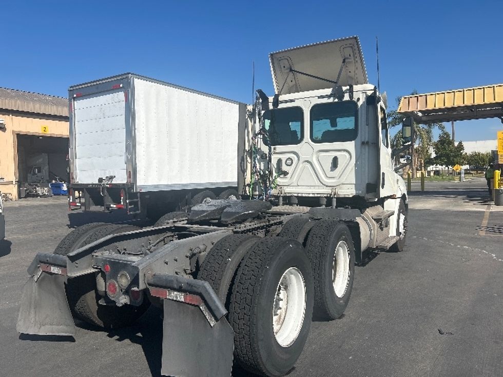 Day Cab Tractor-Heavy Duty Tractors-Freightliner-2018-T12664ST-Chino-CA-300,558\n\t\tmiles-$ 48,500 - Image 7