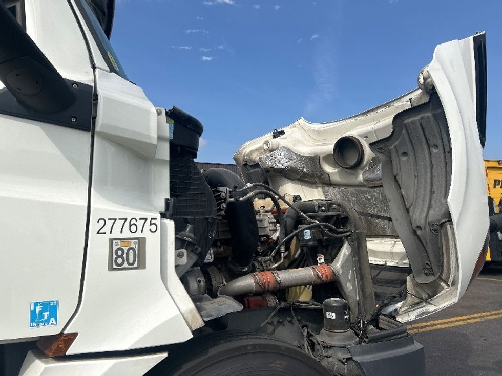 Day Cab Tractor-Heavy Duty Tractors-Freightliner-2018-T12664ST-City Of Industry-CA-302,006\n\t\tmiles-$ 48,500 - Image 15