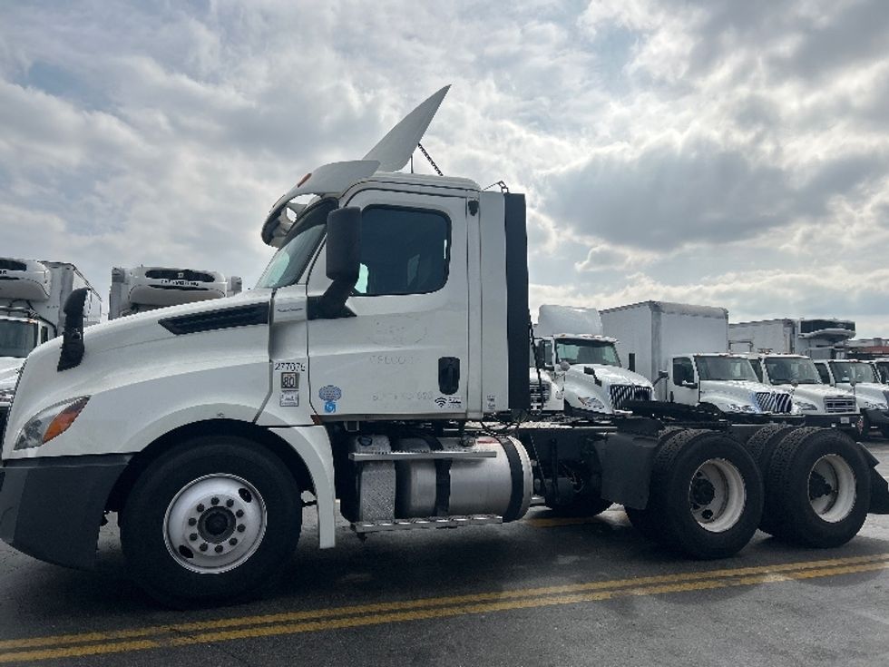 Day Cab Tractor-Heavy Duty Tractors-Freightliner-2018-T12664ST-City Of Industry-CA-302,006\n\t\tmiles-$ 48,500 - Image 4