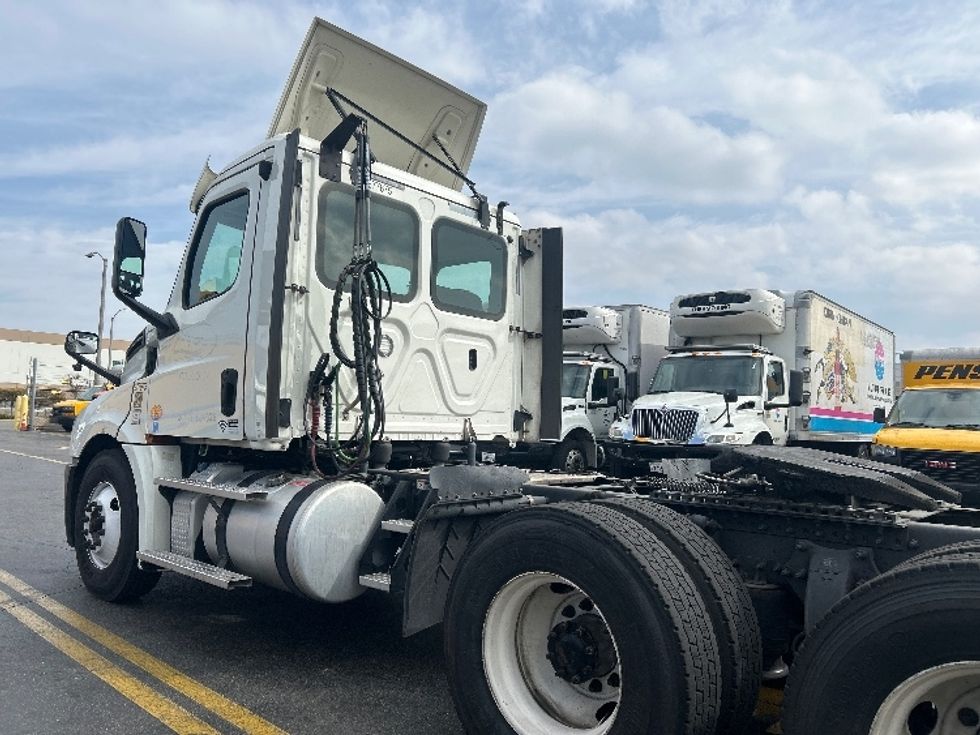 Day Cab Tractor-Heavy Duty Tractors-Freightliner-2018-T12664ST-City Of Industry-CA-302,006\n\t\tmiles-$ 48,500 - Image 5