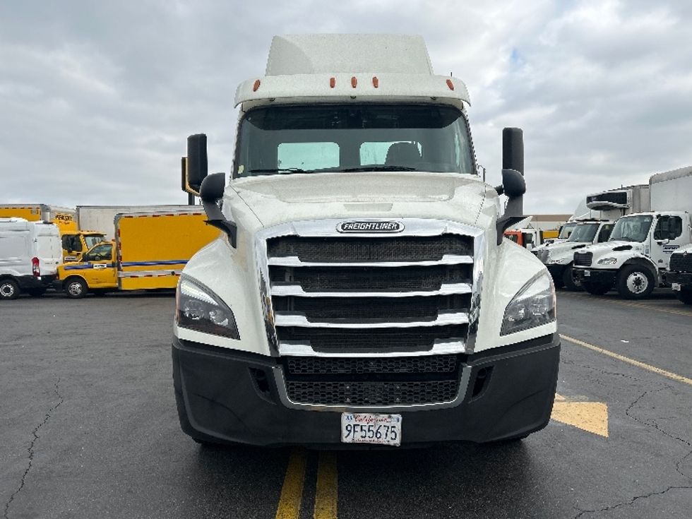 Day Cab Tractor-Heavy Duty Tractors-Freightliner-2018-T12664ST-City Of Industry-CA-405,704\n\t\tmiles-$ 42,500 - Image 2