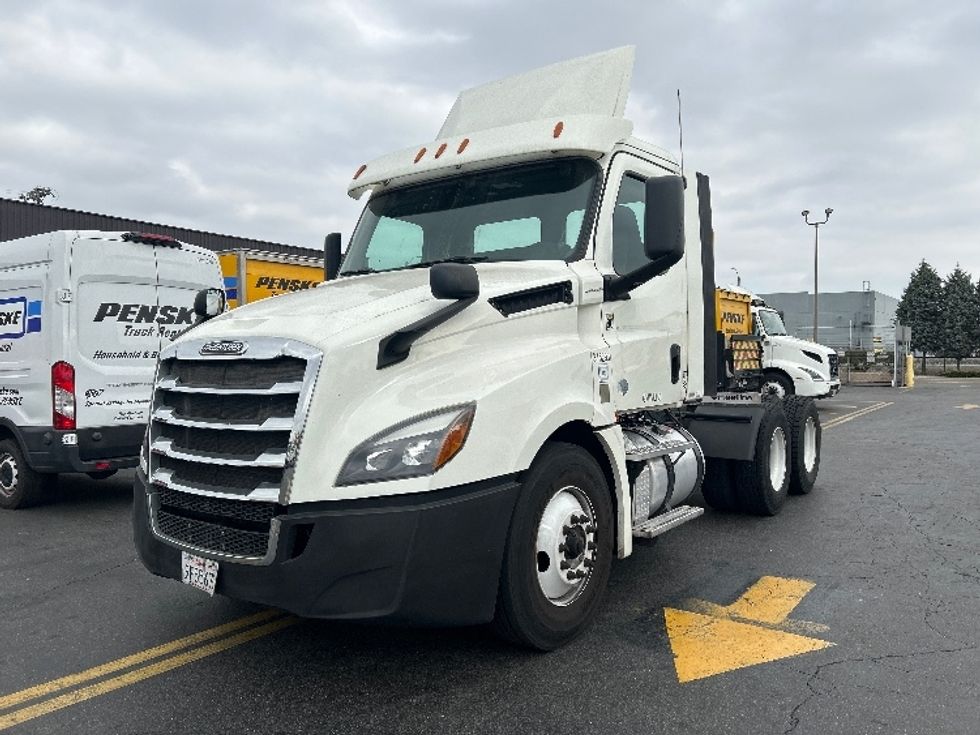Day Cab Tractor-Heavy Duty Tractors-Freightliner-2018-T12664ST-City Of Industry-CA-405,704\n\t\tmiles-$ 42,500 - Image 3