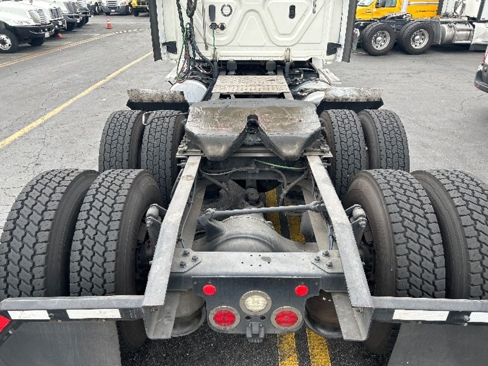 Day Cab Tractor-Heavy Duty Tractors-Freightliner-2018-T12664ST-City Of Industry-CA-405,704\n\t\tmiles-$ 42,500 - Image 8