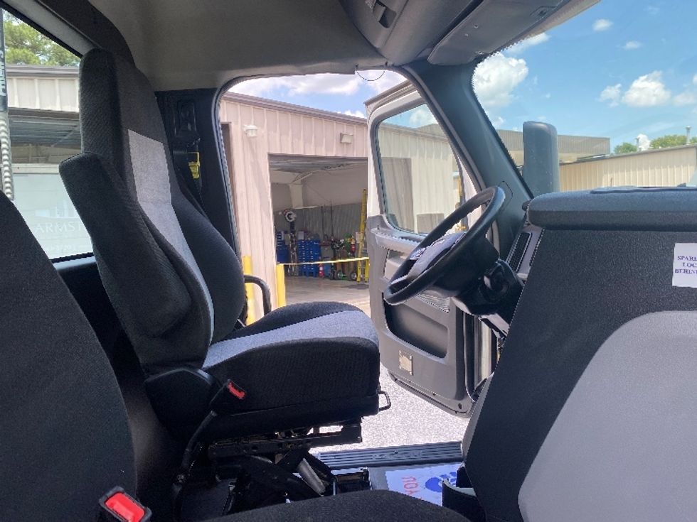 Day Cab Tractor-Heavy Duty Tractors-Freightliner-2018-T12664ST-Cleveland-TN-382,375\n\t\tmiles-$ 38,750 - Image 14