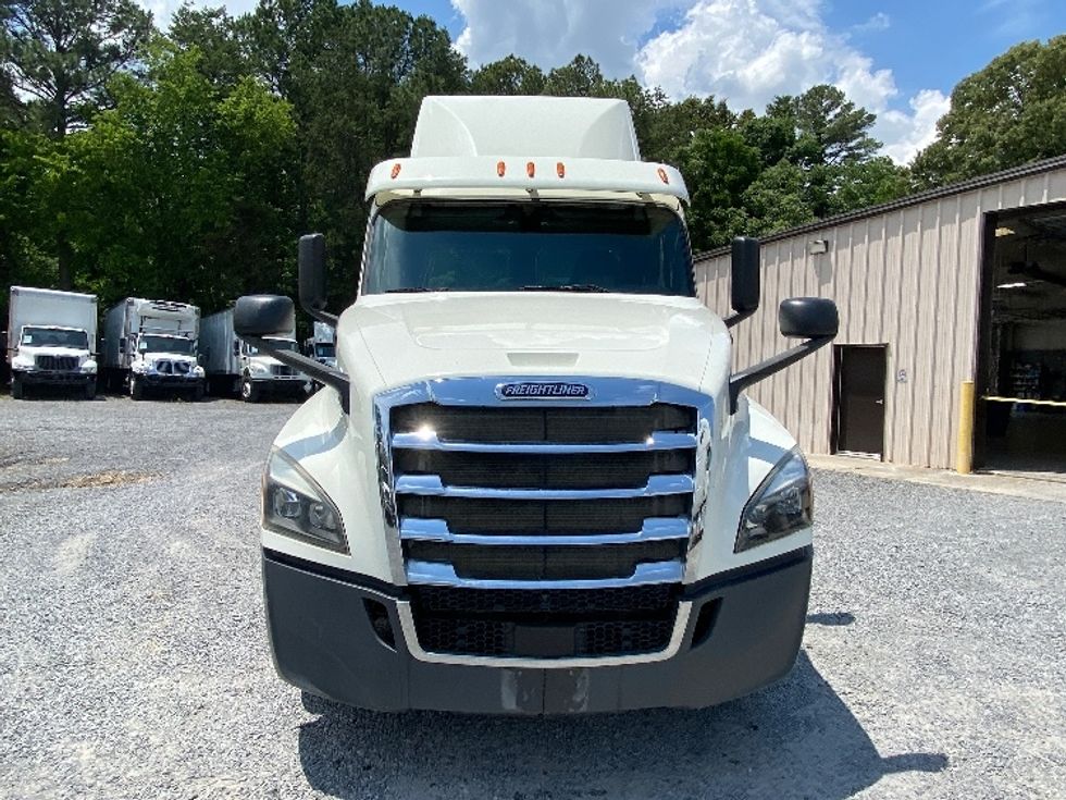 Day Cab Tractor-Heavy Duty Tractors-Freightliner-2018-T12664ST-Cleveland-TN-382,375\n\t\tmiles-$ 38,750 - Image 2