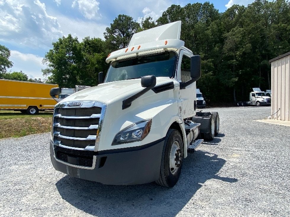 Day Cab Tractor-Heavy Duty Tractors-Freightliner-2018-T12664ST-Cleveland-TN-382,375\n\t\tmiles-$ 38,750 - Image 3