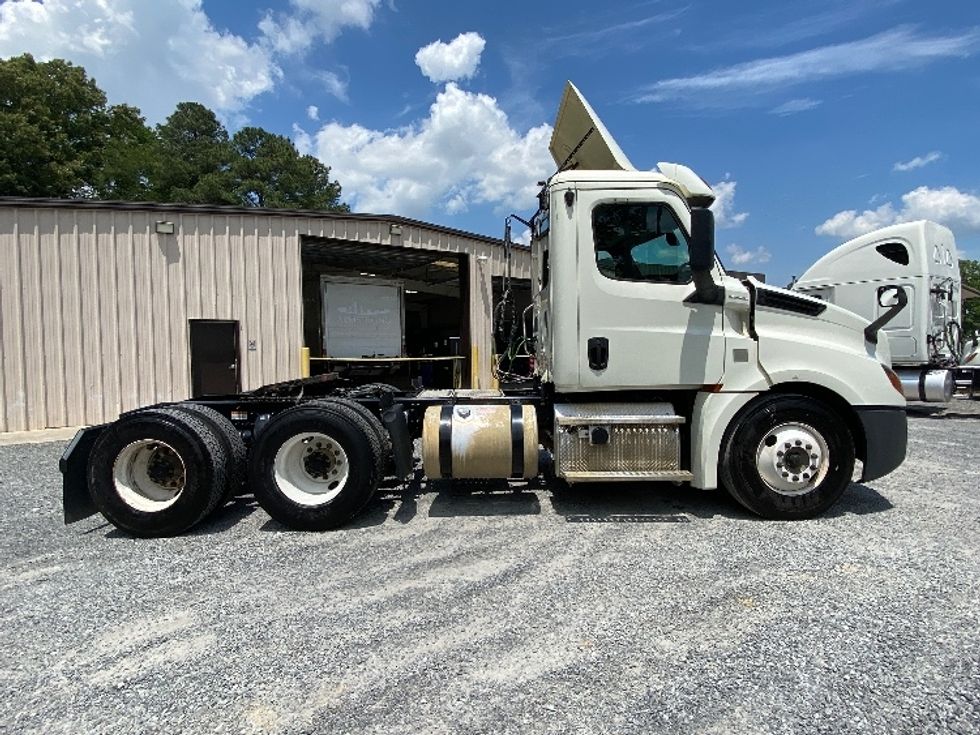 Day Cab Tractor-Heavy Duty Tractors-Freightliner-2018-T12664ST-Cleveland-TN-382,375\n\t\tmiles-$ 38,750 - Image 7