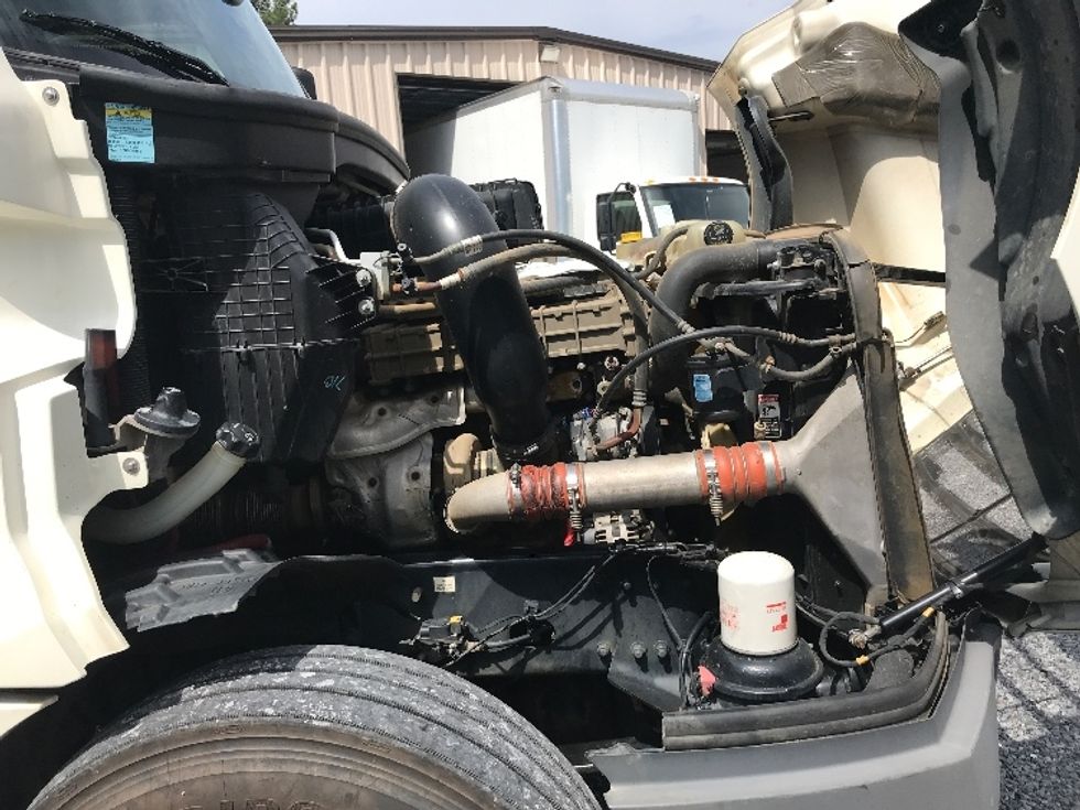 Day Cab Tractor-Heavy Duty Tractors-Freightliner-2018-T12664ST-Cleveland-TN-385,711\n\t\tmiles-$ 51,000 - Image 15