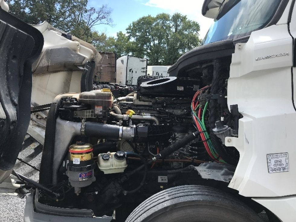 Day Cab Tractor-Heavy Duty Tractors-Freightliner-2018-T12664ST-Cleveland-TN-385,711\n\t\tmiles-$ 51,000 - Image 16