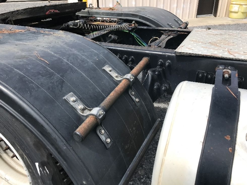 Day Cab Tractor-Heavy Duty Tractors-Freightliner-2018-T12664ST-Cleveland-TN-385,711\n\t\tmiles-$ 51,000 - Image 17