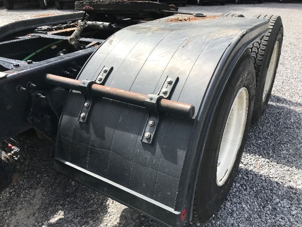 Day Cab Tractor-Heavy Duty Tractors-Freightliner-2018-T12664ST-Cleveland-TN-385,711\n\t\tmiles-$ 51,000 - Image 18