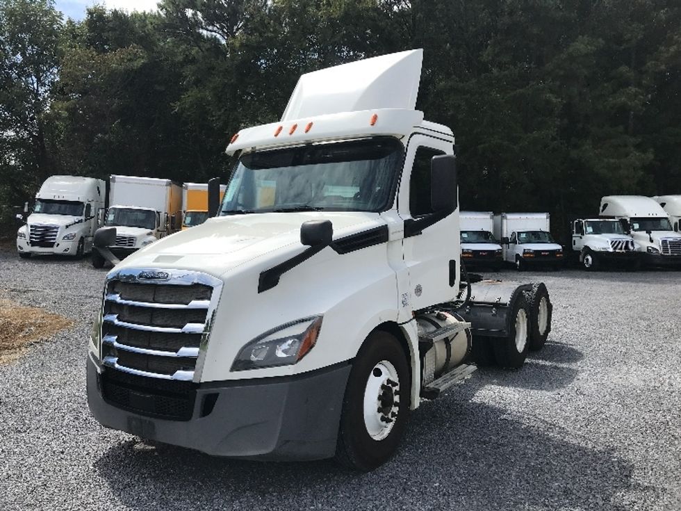 Day Cab Tractor-Heavy Duty Tractors-Freightliner-2018-T12664ST-Cleveland-TN-385,711\n\t\tmiles-$ 51,000 - Image 3