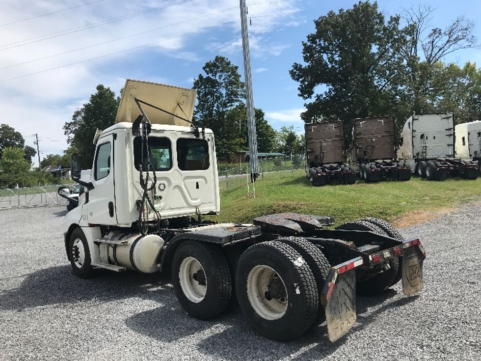 Day Cab Tractor-Heavy Duty Tractors-Freightliner-2018-T12664ST-Cleveland-TN-385,711\n\t\tmiles-$ 51,000 - Image 5