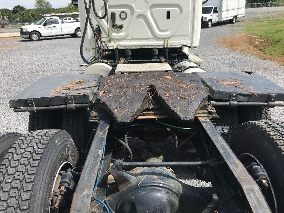 Day Cab Tractor-Heavy Duty Tractors-Freightliner-2018-T12664ST-Cleveland-TN-385,711\n\t\tmiles-$ 51,000 - Image 6